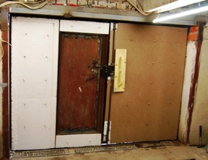 Izolarea ușii de garaj cu propriile sale mâini materialele și metodele de izolare termică (izolație termică) Izolarea ușii de garaj cu propriile sale mâini materialele și metodele de izolare termică