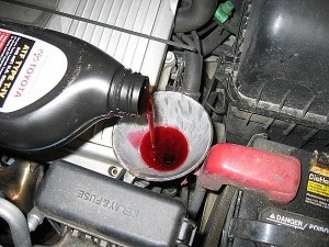 Înlocuirea uleiului într-o mașină CAT (ulei) Schimbarea uleiului din CAT auto