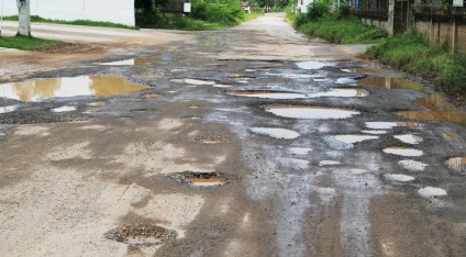 Cum se ajunge la bani Road lovit o gaură în roata