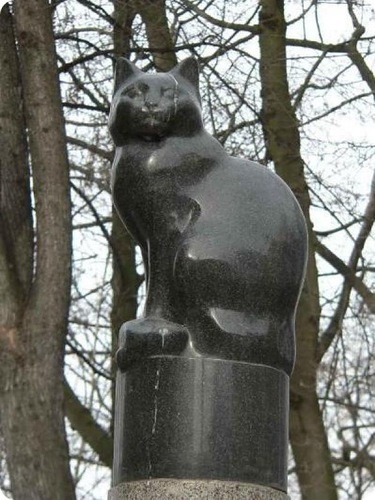 Monumente pisici feline Bucuresti