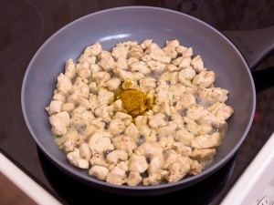 Ananas umplute cu carne de pui, branza la cuptor (umplute) Ananas umplute cu file de pui, la cuptor cu brânză