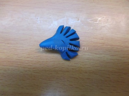 Un buchet de flori din lut cu mâinile lor pentru copii de 5-6 ani (culori) Un buchet de flori din lut cu mâinile lor pentru copii de 5-6 ani