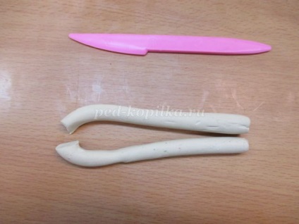Un buchet de flori din lut cu mâinile lor, pentru copii cu vârsta de 5-6 ani (formă de petală avansat) Un buchet de flori din lut cu mâinile lor pentru copii de 5-6 ani