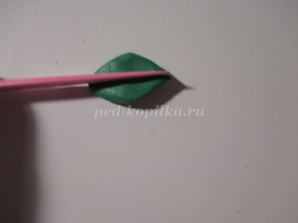 Un buchet de flori din lut cu mâinile lor pentru copii de 5-6 ani (buchet) Un buchet de flori din lut cu mâinile lor pentru copii de 5-6 ani