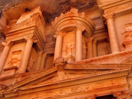 Orașul antic Petra din Iordania (oraș) Orașul antic Petra din Iordania