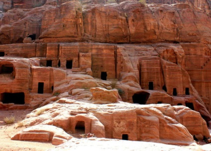 Orașul antic Petra din Iordania (oraș) Orașul antic Petra din Iordania