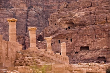 Orașul antic Petra din Iordania (oraș) Orașul antic Petra din Iordania