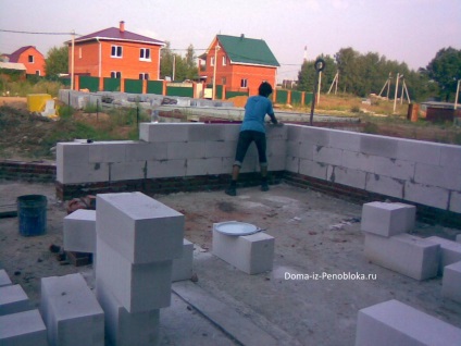 Etapele construirii unei case de blocuri de spumă (etapele de construcție) Etapele de construcție a casei de blocuri de spumă