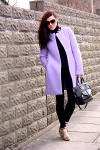 Violet haina cu nimic de a purta, 45 de imagini fotografice de modă (uzură) Violet haina cu nimic de a purta, 45 imagini foto de moda