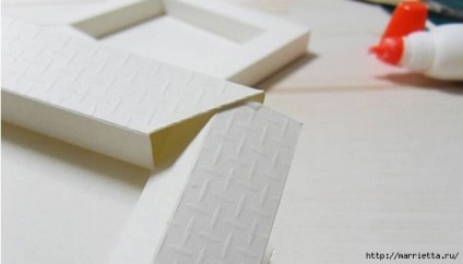 Din carton (cadru corp) din carton