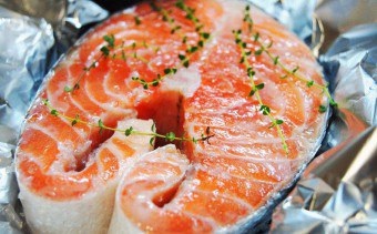 Cum să se pregătească de somon Coho în cuptor sub formă de folie și pergament (cuptor) Cum să se pregătească de somon Coho în cuptor sub formă de folie și pergament