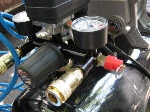 Cum să instituie pistolul de pulverizare pentru a picta vehicul (auto) Cum să instituie pistolul de pulverizare pentru a picta masina
