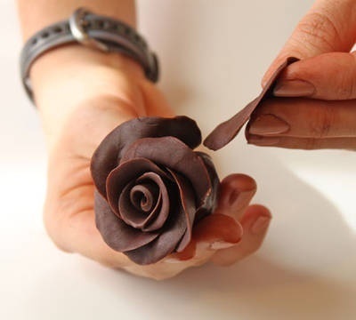 Cum de a găti și de a decora un tort de ciocolată (tort) Cum de a găti și de a decora un tort de ciocolata