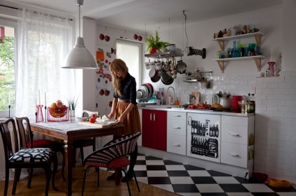 Cum de a aranja șine în interiorul bucătăriei (localizat) Cum de a aranja șine în interiorul bucătăriei