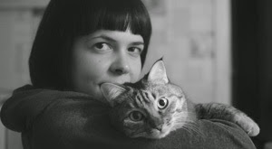 Cat vrea sa joace alimentatoare pentru pisici, care nu le vor permite să se plictisească (care) Cat vrea sa joace alimentatoare pentru pisici, care nu le va permite să fie plictisit