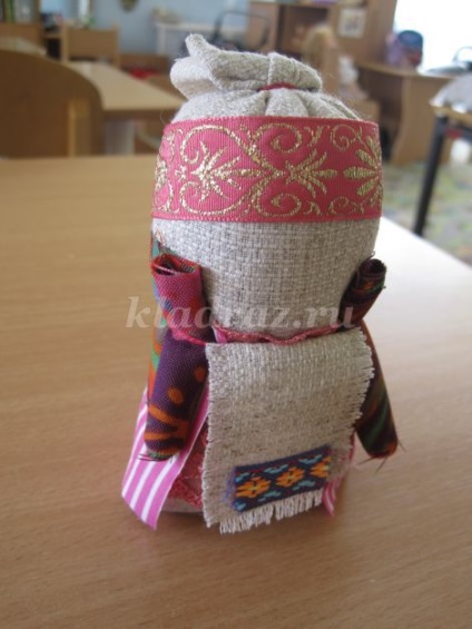 păpușă Krupenichka cu propriile sale mâini (amuletă) păpușă Krupenichka cu propriile sale mâini