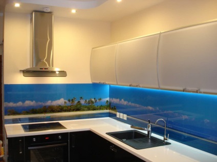 Bucătărie într-un stil de fotografii, celadon, camera nautică bucatarie-living interior cu mâinile, perdele, video (într-o bucătărie în stil marin) Bucătărie într-un stil de fotografii, celadon, camera nautică bucatarie-living interior cu mâinile sale, perdele, video