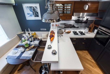 Bucătărie într-un stil de fotografii, celadon, camera nautică bucatarie-living interior cu mâinile sale, perdele, video (stil) Bucătărie într-un stil de fotografii, celadon, camera nautică bucatarie-living interior cu mâinile sale, perdele, video