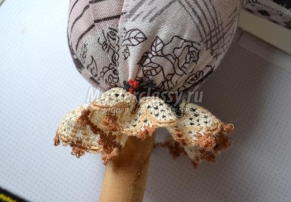 Cal pe un băț cu mâinile (cal) Cal pe un stick cu mâinile