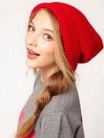 Se aduce la priza de sub rochie albastră (albastru) Se aduce la priza de sub rochie albastră