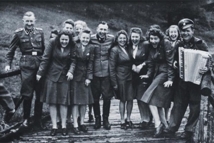 Majdanek și Auschwitz (foto), un ecou al România (Auschwitz) Majdanek și Auschwitz (foto), un ecou al România