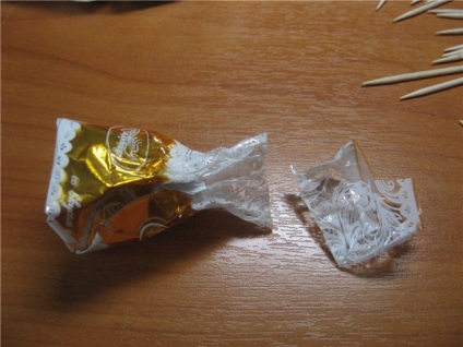 Bila este făcută din dulciurile prezente (Compozitie) Minge de dulciuri ca un cadou