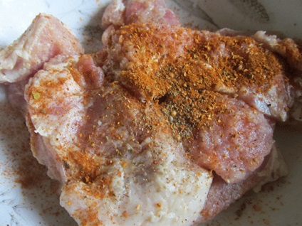 Carne cu cartofi prăjiți într-un cuptor (cartofi) Carne în franceză cu cartofi în cuptor