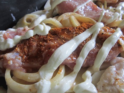 Carne cu cartofi prăjiți într-un cuptor (carne) Carne în franceză cu cartofi în cuptor