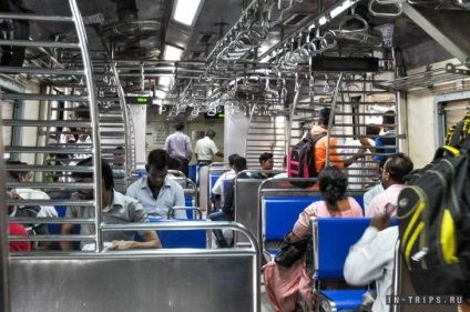 Skytrain în Mumbai (Chhatrapati Shivaji Terminus station) Skytrain în Mumbai
