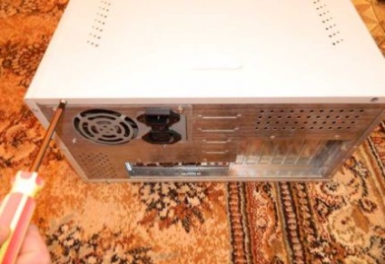 În momentul în care computerul este resetat (pentru a înlocui bateria) Pe computer, timpul de resetare
