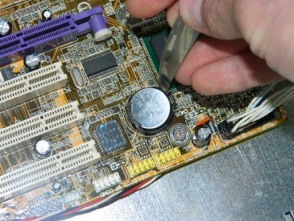 Pe computer, timpul de resetare (placa de baza) Pe computer, timpul de resetare
