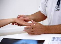 degetul mare Numb pe mâna dreaptă (dreapta) degetul mare Numb pe mâna dreaptă