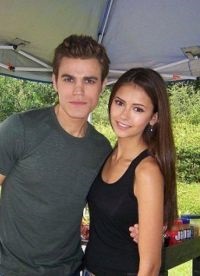 Nina Dobrev și Pol Uesli găsit (Wesley) Nina Dobrev și Pol Uesli găsite