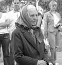 Dar ea continuă să aștepte, așteptând poemele mamei fiului său din război (dar ea continuă să aștepte) Dar ea continuă să aștepte, poezii mama de așteptare pentru fiul său la război