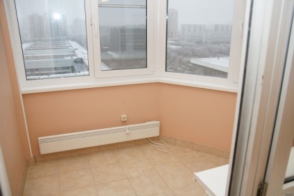 Ferestrele din podea pe fotografie balcon (ferestre) Ferestrele din podea pe balcon Photo