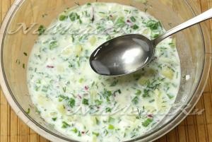 apa okroshka si otet si maioneza (sare) Okroshka apă și oțet și maioneză