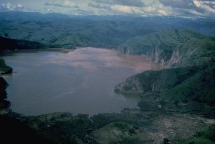 Lacul moarte în Sicilia - Frumusețe periculoase (Lacul) Lacul moarte în Sicilia - o frumusețe periculoasă