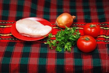 Paste cu file de pui in sos de tomate (pui) Paste cu file de pui in sos de tomate
