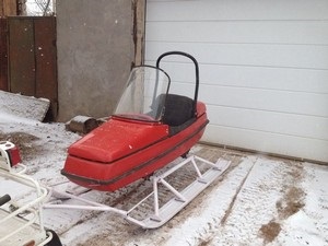 Trailer pentru snowmobile, asistentul perfect pentru transportul rutier de mărfuri (care poate fi deschis) Trailer pentru snowmobile, un asistent excelent pentru transportul de mărfuri