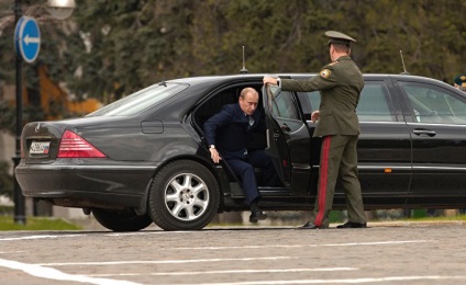 Putin incepe limuzinele care produc în România (producătoare) Putin începe limuzinele care produc în România