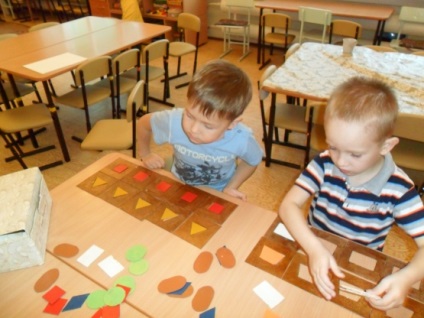 Rame si insereaza Montessori „(dezvoltarea copilului) Cadre și inserturile Montessori