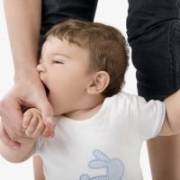 Copilul nu-i place tata bate (bătăi) Copilul nu-i place sa lovit tata