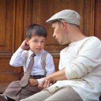 Copilul nu-i place sa lovit tata (copilul nu-i place Papa) Copilul nu-i place sa lovit tata