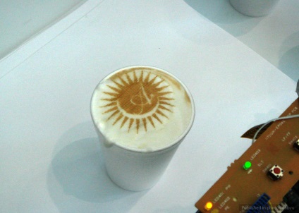 Desene pe cappuccino - cabrare, fotoshtab - revista on-line cu fotografii (produse alimentare) Desene pe cappuccino - tangaj, fotoshtab - revista on-line cu fotografii