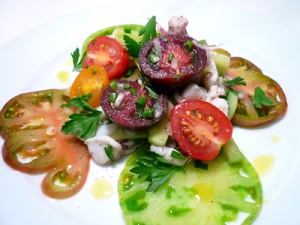Salata de calmari cu castraveti si rosii (tomate) salata Squid cu castraveti si rosii