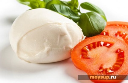 Salata „Caprese“ - o reteta clasica italiana (salata) Salata „Caprese“ - o rețetă clasică italiană