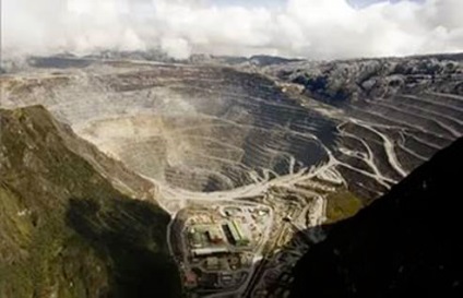 Cea mai mare carieră din lume, cariera profundă România (The) Cea mai mare carieră din lume, cariera profundă România