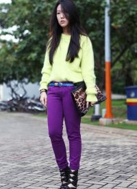 Din ceea ce sa poarte blugi mov (violet) Din ceea ce sa poarte blugi violet