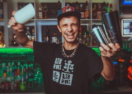 Câte câștigă salarii din România analiză de piață barman (de piață) Câte câștigă salarii în analiza de piață barman România