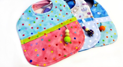Bib cu mâinile lor (1) bib Bib cu mâinile lor 1
